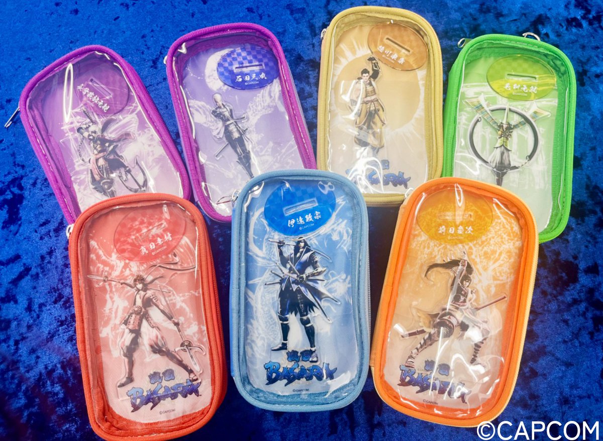 Capcom_capkuji's tweet image. 【サンプル紹介】
『#戦国BASARA』くじ
企画担当スンスンです🗿
「B賞:ポーチ付きアクリルスタンド」の
サンプルをご紹介‼
戯画バサラ技の墨絵のデザインがスタイリッシュな
とっておきのアイテムです🎵
くじの購入はこちら☟
capcom-capkujionline.com/lp/sengokubasa…
#カプくじ #推して参る