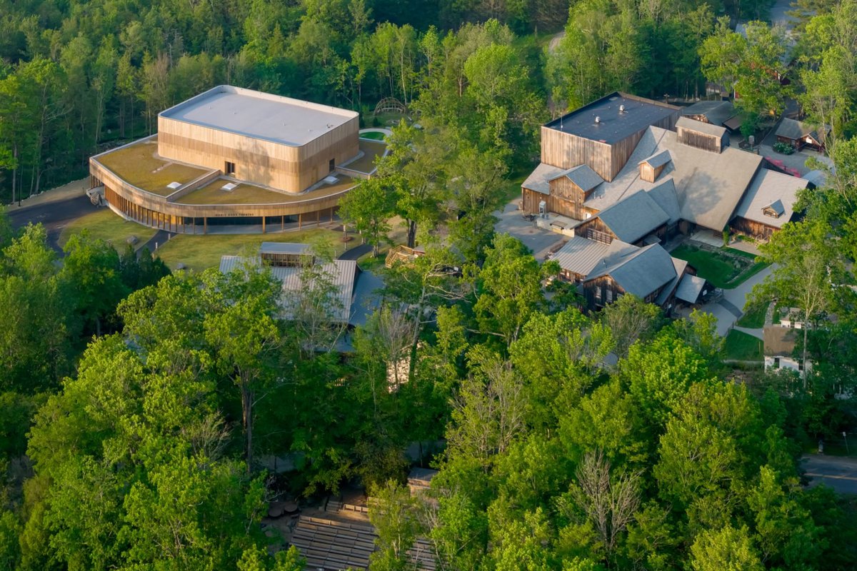 Mecanoo completes "magic wooden box" theatre at Jacob's Pillow in Massachusetts:
dezeen.com/2025/07/11/mec…
