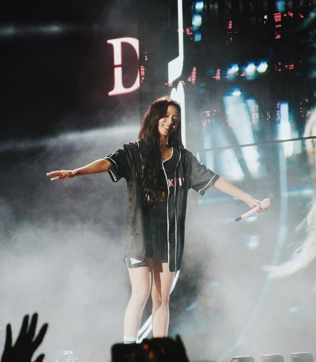 Jisoone1314__'s tweet photo. HAPPY #JISOO AT DEADLINE WORLD TOUR IN LOS ANGELES 🖤

📸 baailz

@officialBLISSOO https://t.co/PUxs8j5G7x