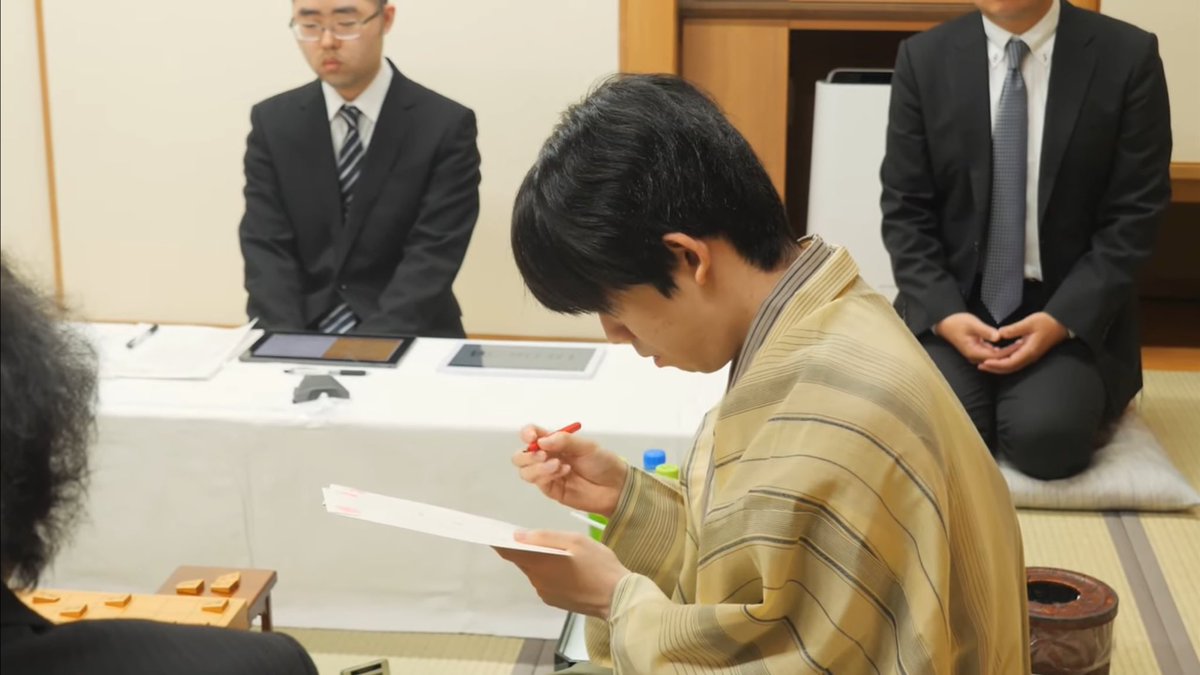 chunichishogi's tweet image. 【封じ手】
永瀬拓矢九段が2時間24分の長考
藤井聡太王位
【王位戦第2局】
youtu.be/IHVGdI5Bl2o?si…