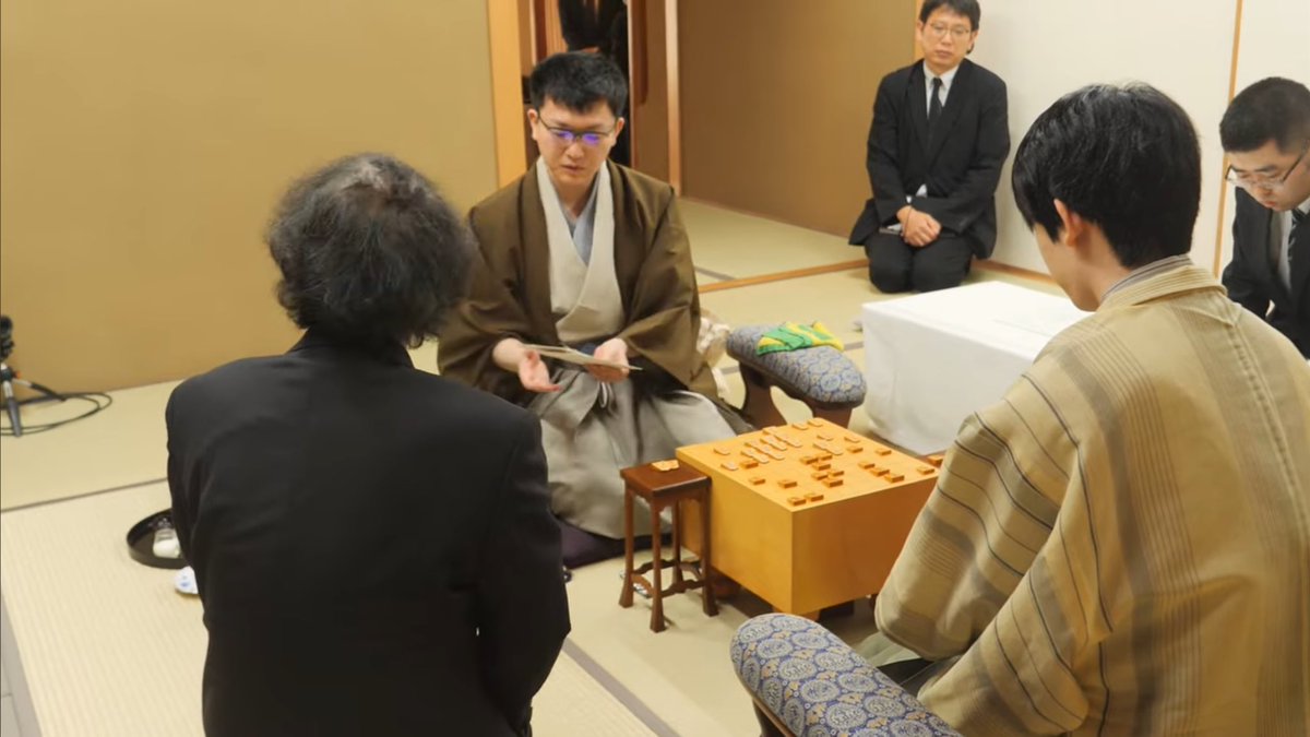 chunichishogi's tweet image. 【封じ手】
永瀬拓矢九段が2時間24分の長考
藤井聡太王位
【王位戦第2局】
youtu.be/IHVGdI5Bl2o?si…