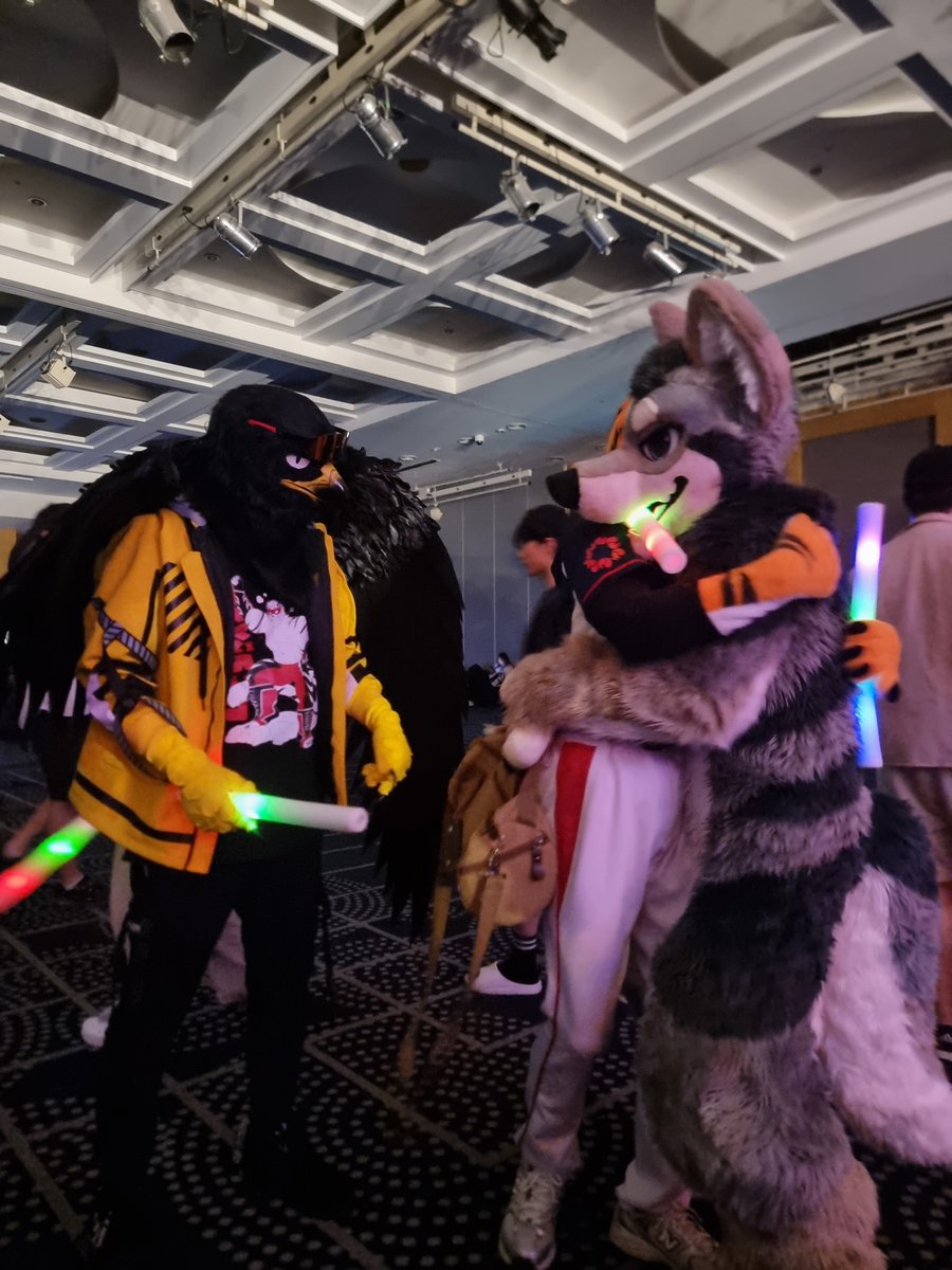 바호 | Bajo ➡️ Furst Class 11월 (@bajotiger) on Twitter photo 멀리서도 바로 보이는 늠름한 독수리 탄님과 너무 귀여운 <a href="/MahkunCoyote/">MahkunCoyote🐾FurstClass🇰🇷🐾おきけも🌴</a> 마아꿈님!! 정말 친근하시고 다음날 행사때 먼저 알아보셔서 말까지 걸어주신 거 보고 뉴비는 감동했습니다... 다음 퍼클때도 오실거죠?? 🥹 멀리서도 바로 보이는 늠름한 독수리 탄님과 너무 귀여운 <a href="/MahkunCoyote/">MahkunCoyote🐾FurstClass🇰🇷🐾おきけも🌴</a> 마아꿈님!! 정말 친근하시고 다음날 행사때 먼저 알아보셔서 말까지 걸어주신 거 보고 뉴비는 감동했습니다... 다음 퍼클때도 오실거죠?? 🥹
