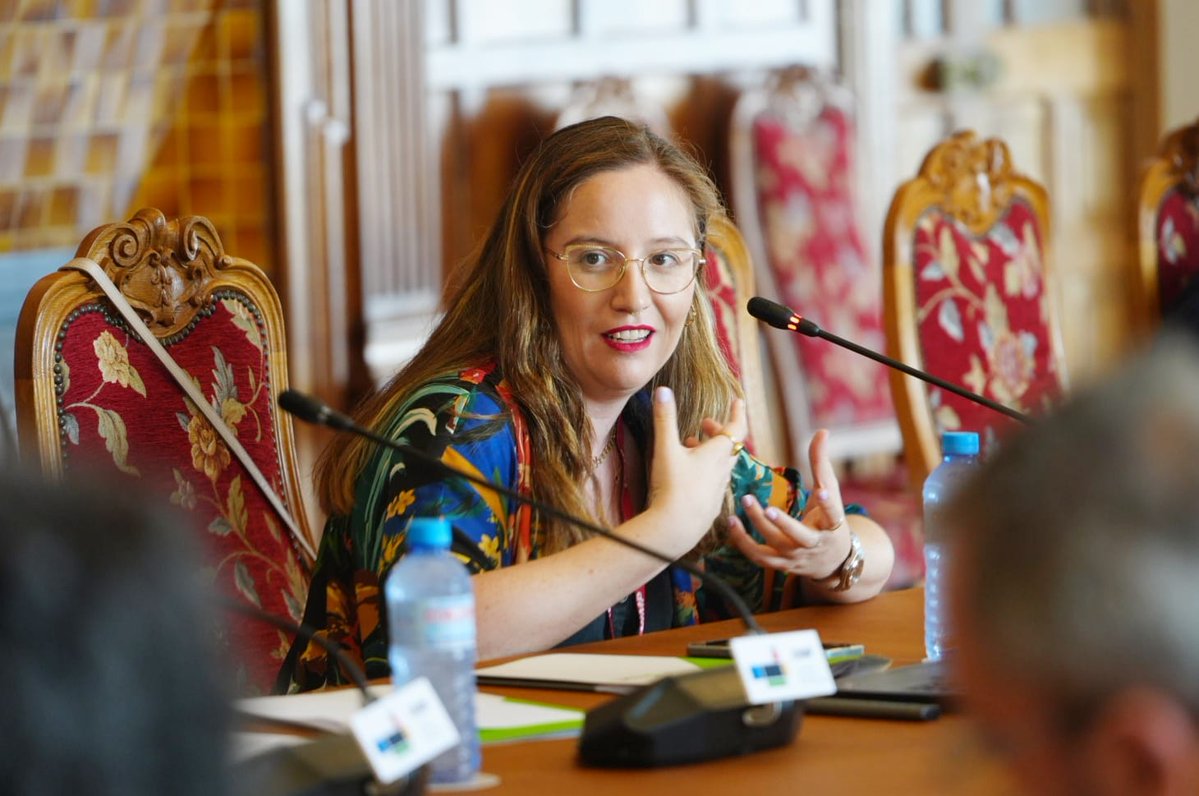 Dircom (@dircomspain) on Twitter photo Rocío Benavente (<a href="/galatea128/">Rocío Benavente</a>) de <a href="/maldita/">Maldita.es</a> en #CursoDircomUIMP:
"La alfabetización mediática es un derecho. Todas las personas deben tener las herramientas para entender el mundo mediático en el que vivimos y tomar decisiones de manera informada". Rocío Benavente (<a href="/galatea128/">Rocío Benavente</a>) de <a href="/maldita/">Maldita.es</a> en #CursoDircomUIMP:
"La alfabetización mediática es un derecho. Todas las personas deben tener las herramientas para entender el mundo mediático en el que vivimos y tomar decisiones de manera informada".