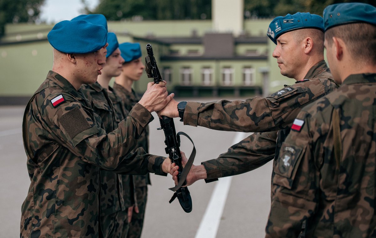 DGeneralneRSZ's tweet image. Rozpoczął się II turnus projektu WAKACJE Z WOJSKIEM 🫡🫡🫡
Okazja, by spędzić lato aktywnie, poznając tajniki wojskowego życia! Przez 27 dni uczestnicy będą szkolić się z podstawowych umiejętności wojskowego rzemiosła, rozwijać sprawność fizyczną i przeżywać niezapomnianą…
