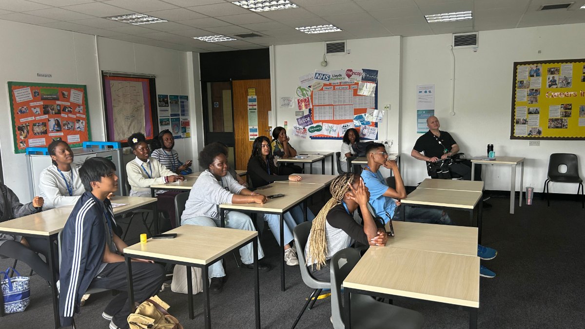 Our Health &amp; Social Care students enjoyed a fantastic Masterclass from @CareMarkBromley!

Thank you Ajay &amp; Rosemarie for sharing your expertise in domiciliary care and inspiring our learners.

#LewishamCollege #HealthAndSocialCare