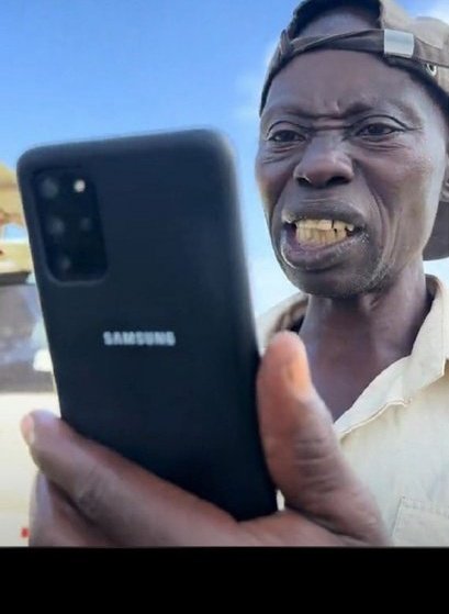 Nalongo Bweeza 
😂😂😂