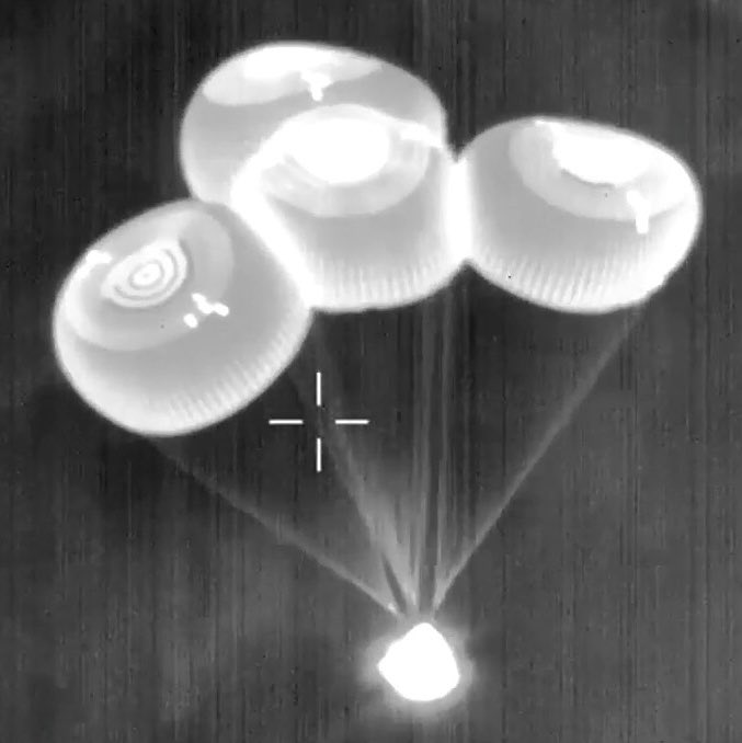 FM_Szijjarto's tweet image. Splashdown complete! After 45 years, another successful Hungarian space mission. Bravo, Tibor Kapu! 👏🧑🚀🇭🇺