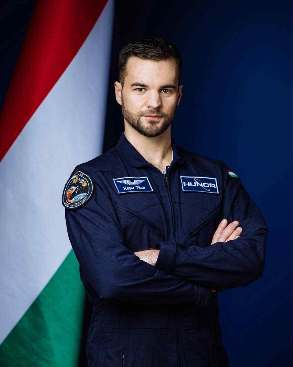 FM_Szijjarto's tweet image. Splashdown complete! After 45 years, another successful Hungarian space mission. Bravo, Tibor Kapu! 👏🧑🚀🇭🇺