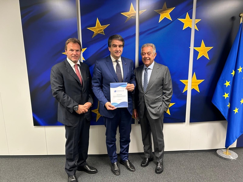 Comunicato Stampa #Federauto
#Artusi ricevuto dal vicepresidente della Commissione europea <a href="/RaffaeleFitto/">Raffaele Fitto</a> 

👉 Leggi:bit.ly/4lnHcbq