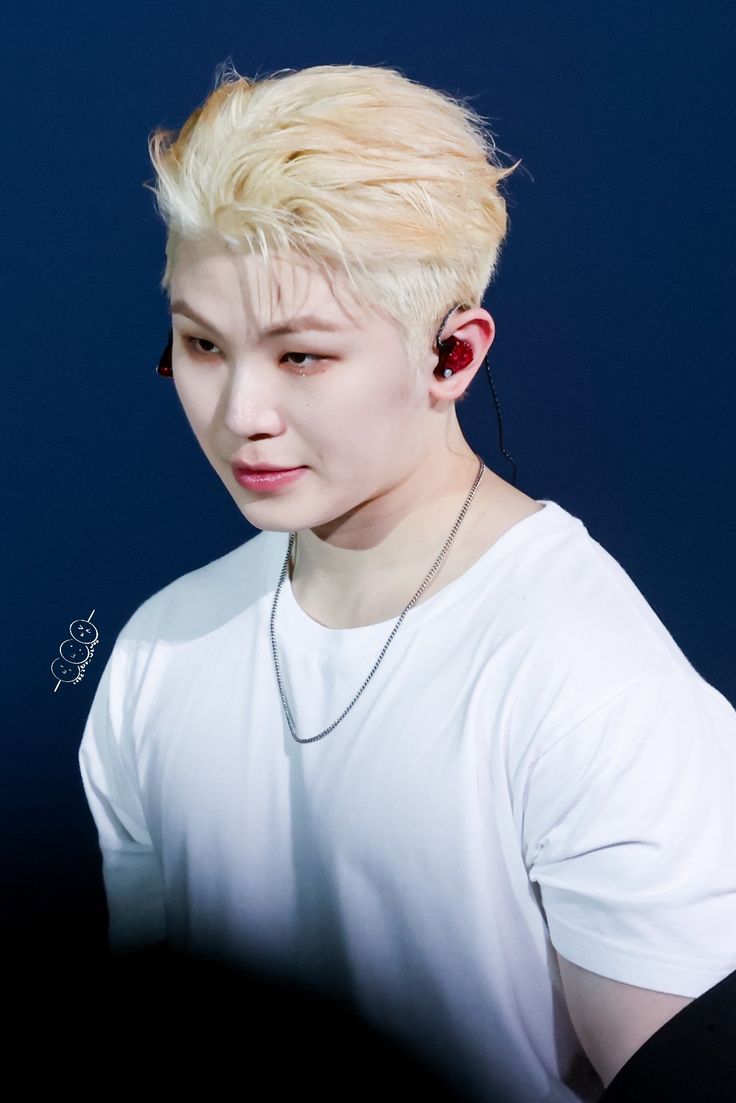 woozihourly_'s tweet image. #우지 #WOOZI #세븐틴 #SEVENTEEN @pledis_17