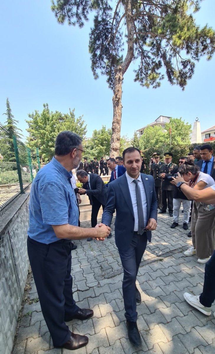 15 Temmuz Demokrasi ve Millî Birlik Gününde, 
Bolu Valimiz Sayın Abdülaziz Aydın ve protokolünde İl Başkanımız Syn <a href="/TumerYurekli/">Tümer Yürekli</a> ve heyetimiz ile  Şehitlerimizi Anma töreni ve Şehitlik ziyaretimizi gerçekleştirdik.

<a href="/anahtarparti/">Anahtar Parti</a> #15Temmuz Bolu
<a href="/boluvaliligi/">T.C. Bolu Valiliği</a>