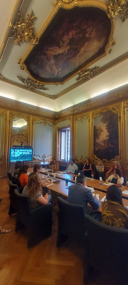 "#SiCamera è punto di riferimento per il #sistemacamerale sui temi dell'#imprenditoriafemminile e #paritàdigenere": Tiziana Pompei, direttore generale di sì.Camera, introduce la giornata di #formazione per il personale per la #certificazione della parità di genere.