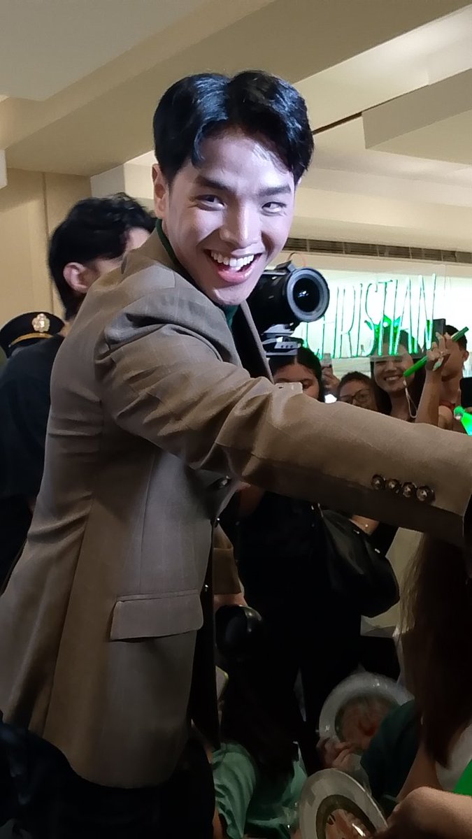 shie20220's tweet photo. Grabeng ngiti naman yan , soffer 

#ChristianOnColgate https://t.co/SZepovZDC6