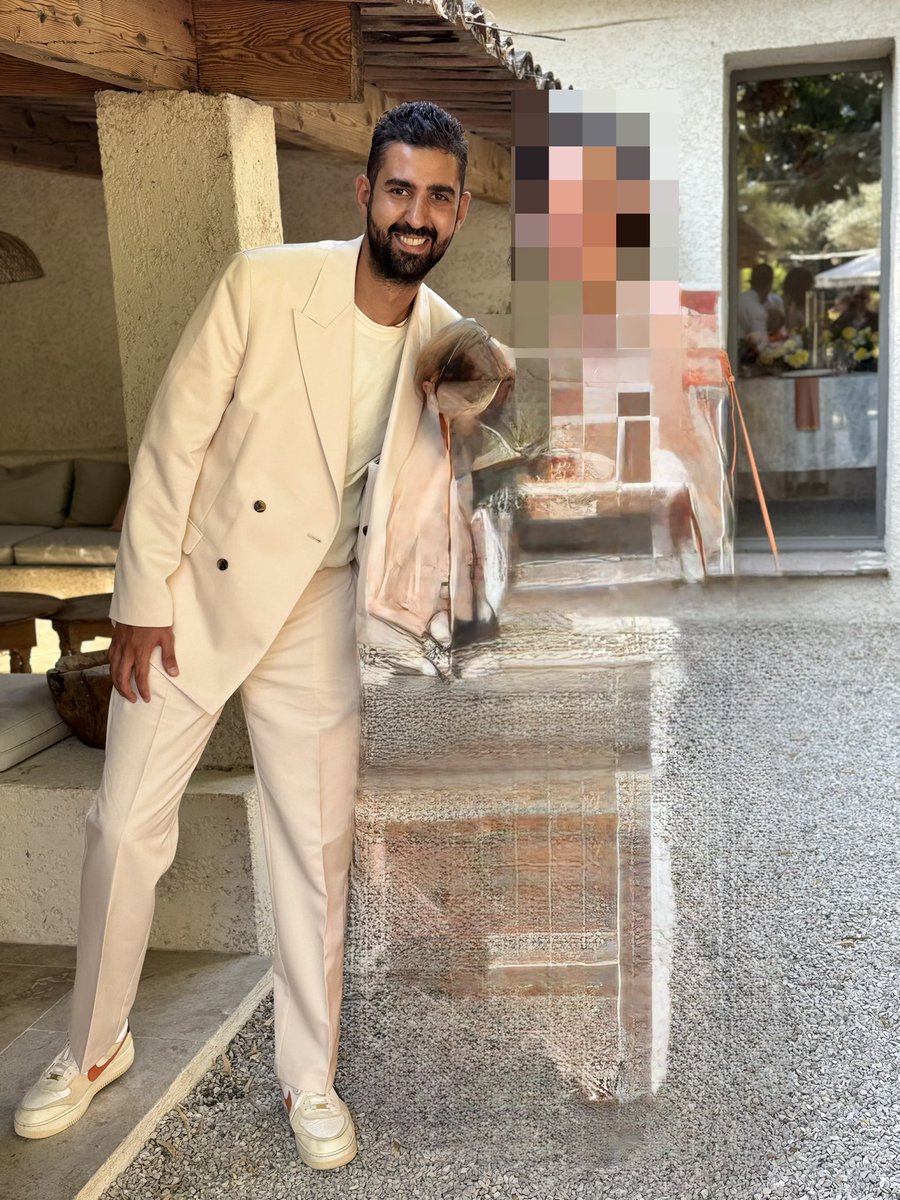 Vous trouvez que le costume me va bien ? 🔥