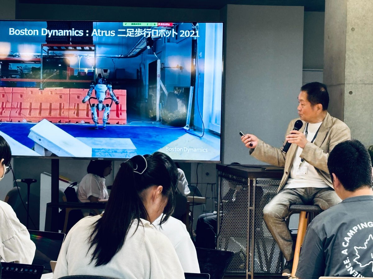 Kindai_KDIX's tweet photo. ✏️第12回 #久夛良木ゼミ 🧠
今回は進化する #ヒューマノイド について学びました!
日本の #WABOT #ASIMO を始め、世界の様々なヒューマノイド🤖
#人間 が #AI から学ぶ時代もそう遠くはない…⁉︎
次回(第13回)は 「#医療革命」
#人型ロボット #KDIX #久夛良木ゼミ2025 #近畿大学 #情報学部 #近大 https://t.co/9qJccyQTjA