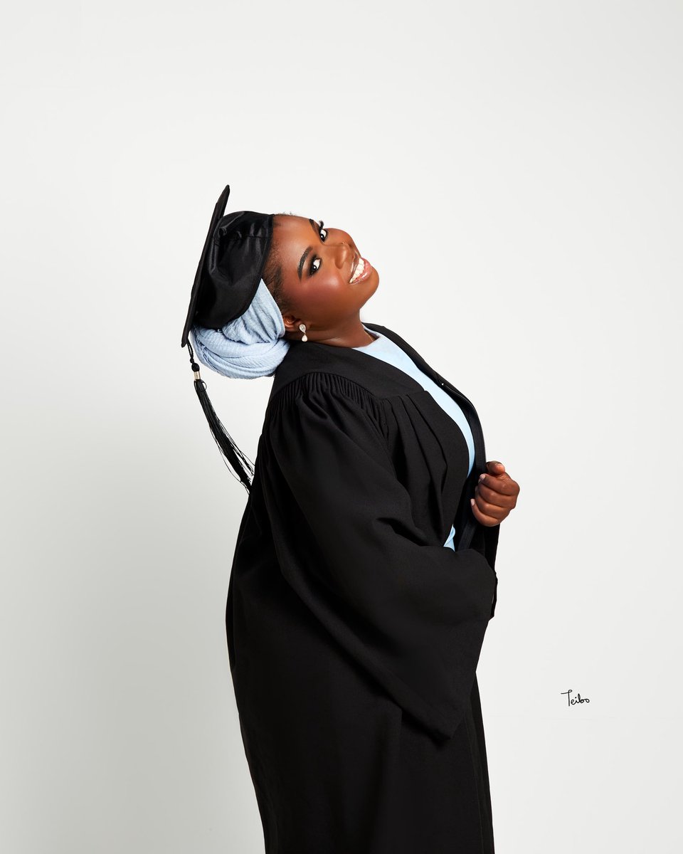__Aishah____'s tweet photo. Yes! I did it🎓🥰

I graduated. But the real triumph was learning to rise without applause, to grow in silence, and to master the self before the world took notice.

The will was mine, but grace cleared the way. https://t.co/QsDiMRme1W