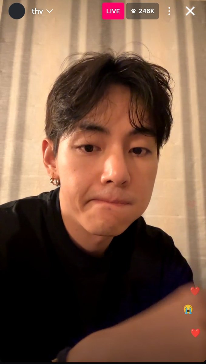 Taehyung is live on Instagram 💜
