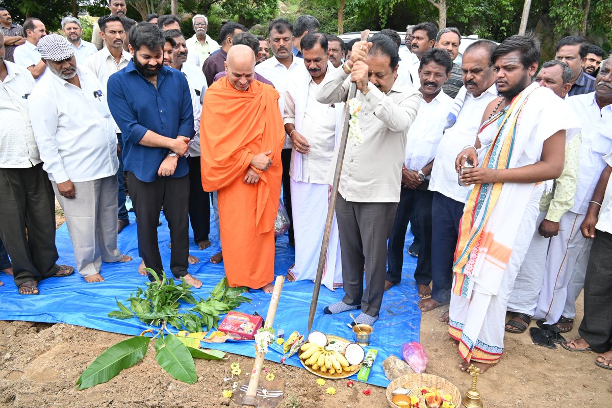 ನಮ್ಮ ನಾಗಮಂಗಲ ವಿಧಾನಸಭಾ ಕ್ಷೇತ್ರದ ಬೆಳ್ಳೂರಿನಲ್ಲಿರುವ ಶ್ರೀ ಕ್ಷೇತ್ರ ಆದಿಚುಂಚನಗಿರಿಯಲ್ಲಿ ಇಂದು ರಸ್ತೆ ಅಭಿವೃದ್ಧಿ ಕಾಮಗಾರಿಗೆ ಚಾಲನೆ ನೀಡಲಾಯಿತು.

#Mandya #Nagamangala #adichunchanagiri