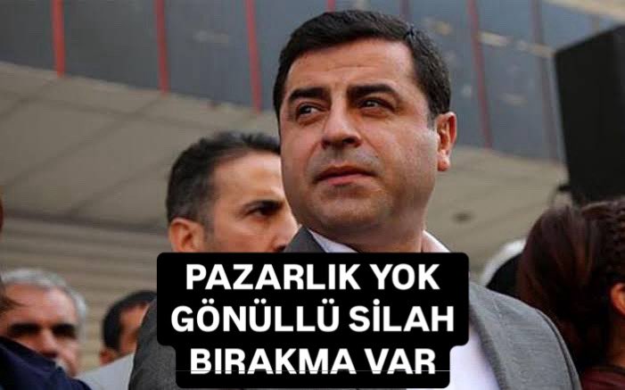 Selahattin #Demirtaş:

▪️Bir pazarlık yok, gönüllü bir silah bırakma var. Sürecin otoriterleşmeye alan açacağı kaygılarına katılmıyorum.

▪️Bazen de ‘Kürtler seçimde kimi destekleyecek?’ yerine ‘Seçimde Kürtleri kim destekleyecek?’ diye sorulsun.

▪️Kürtler ana aktör olmaktan