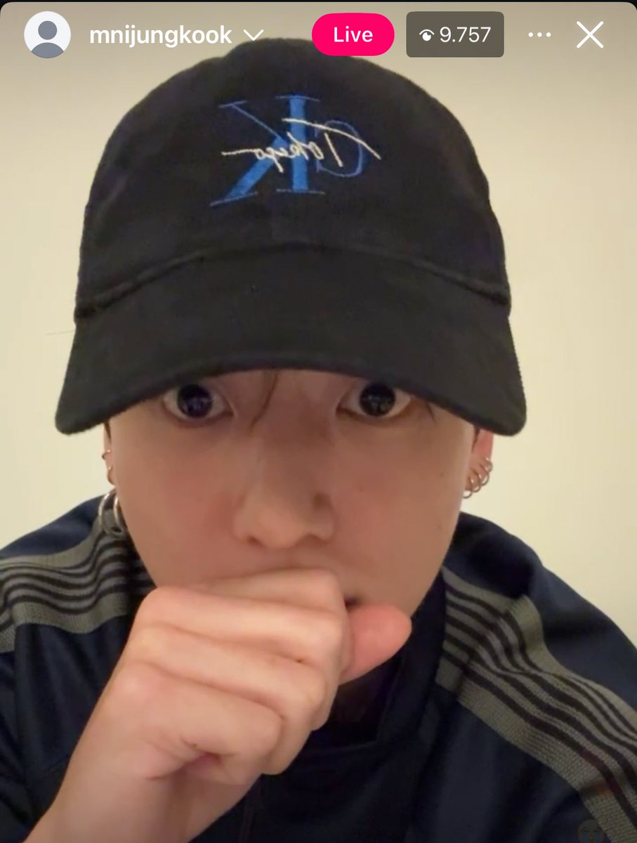 Jungkook is live on his new Instagram account!

instagram.com/mnijungkook?ig…
