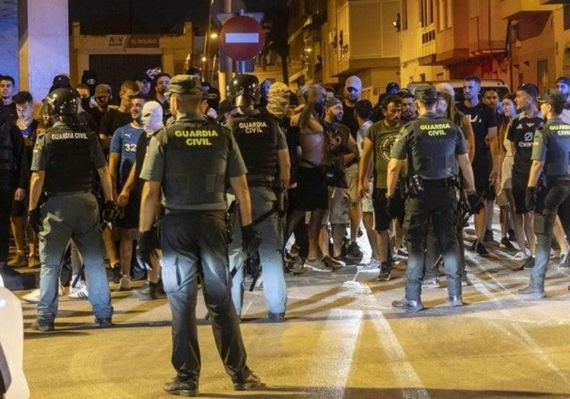 🧵Lo que está ocurriendo en Torre Pacheco es gravísimo. No es un hecho aislado: es el resultado del avance del fascismo social, del racismo institucional y de la impunidad política. 

Abrimos hilo. 👇