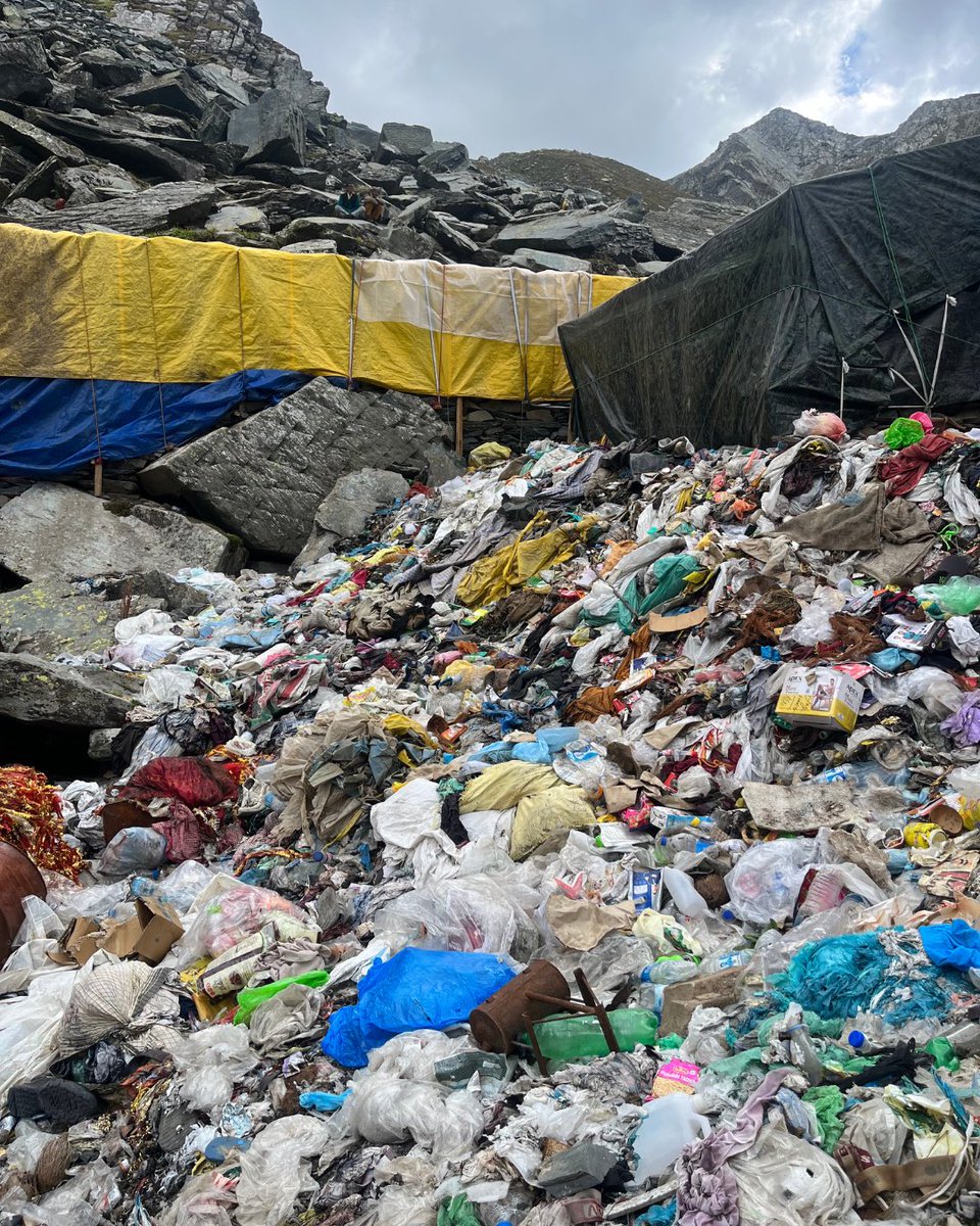 iPradeepSangwan's tweet image. High in the Dhauladhars, even sacred Manimahesh Lake isn’t spared from plastic waste. Last year, we cleared 1,579 bags 8,856 kg of waste. This year, we return from July 15–30, not just to clean, but to care. #Manimahesh needs protectors too👣
Register now – link in bio 🔗