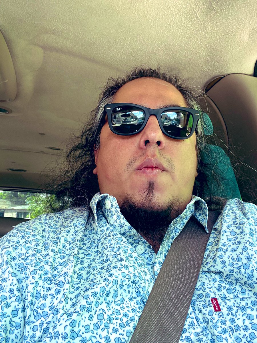 “Para mi 
Nunca pasa el tiempo
Yo no puedo
Vivir del recuerdo
Y sigo con el hacha afilada
Y media sonrisa clavada
Porque el ruido me llama
Y no quiero quedarme con ganas”

14/07/25.