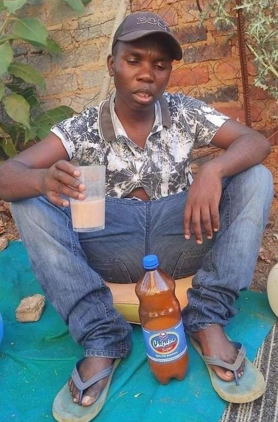 This one now has varakashi on fleek and Zviganandalites celebrating another potential vocal opposition member joining their <a href="/ZANUPF_Official/">ZANU PF</a> ranks. But can we say that <a href="/CCCZimbabwe/">Citizens' Coalition for Change</a> is a legitimate and true opposition movement or just a branch of ZANU? Please. The guy should rest