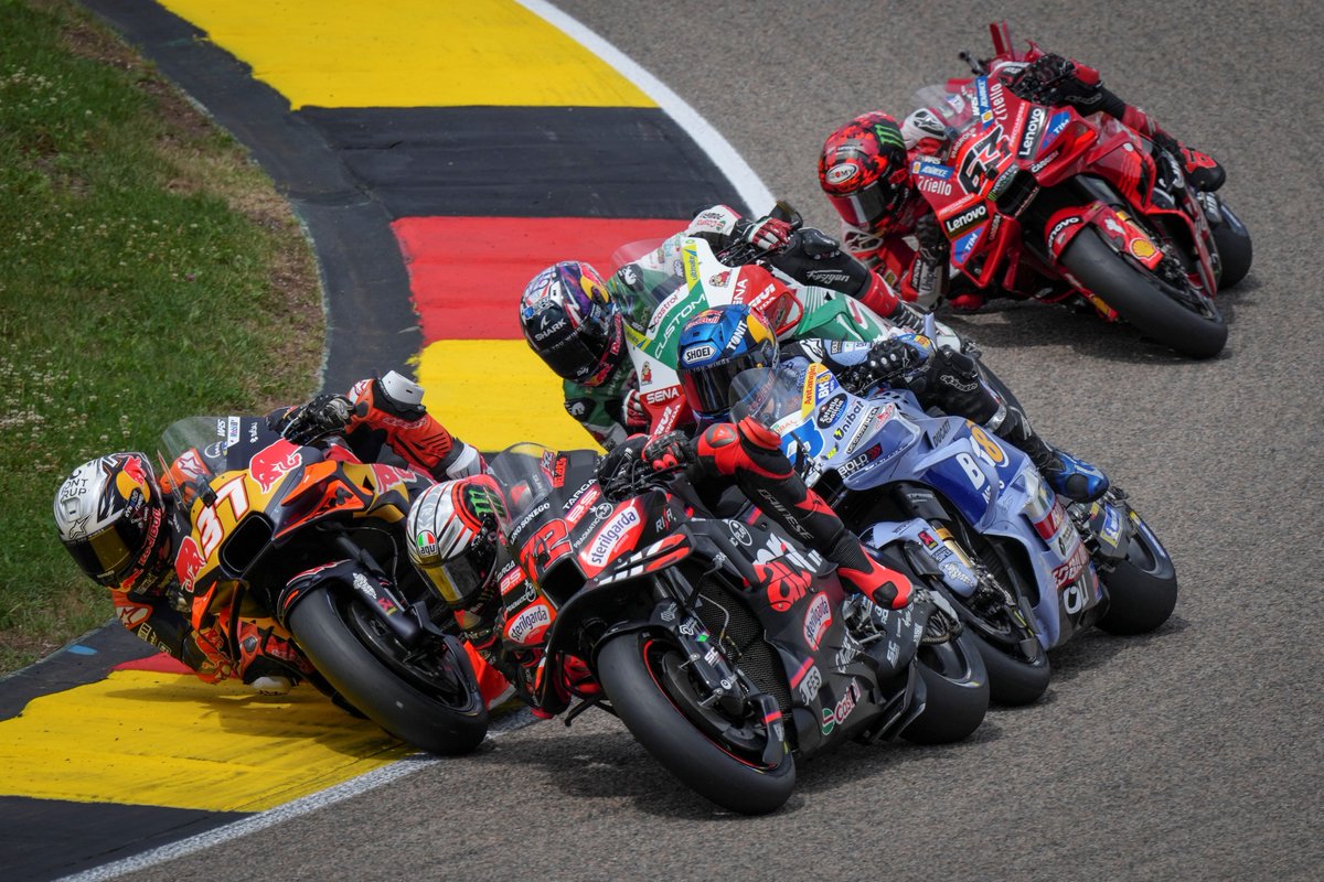 Finishpraat: Op de Sachsenring kwamen er maar 10 MotoGP-rijders aan de finish. Wanneer gebeurde dat voor het laatst?

Lees meer: bit.ly/4lNCNyk

#GermanGP