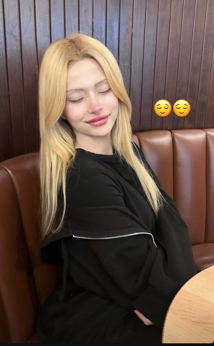 ㅤㅤㅤㅤㅤㅤㅤ      🩰🤍

  Yo vivo día y noche pensando en ti, y tú perdiendo el tiempo con él.
ㅤㅤㅤㅤㅤㅤㅤ