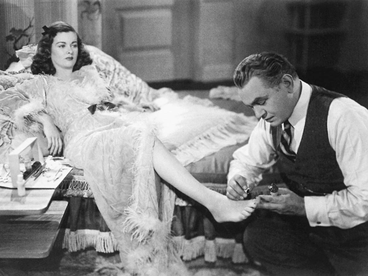 En la penumbra del cine negro, donde los deseos se enredan como sombras, Luis García Berlanga halló un tesoro en Perversidad (Scarlet Street, 1945) de Fritz Lang. Allí, Joan Bennett, como la pérfida Kitty March, despliega su hechizo con una sonrisa venenosa, ordenando al frágil…