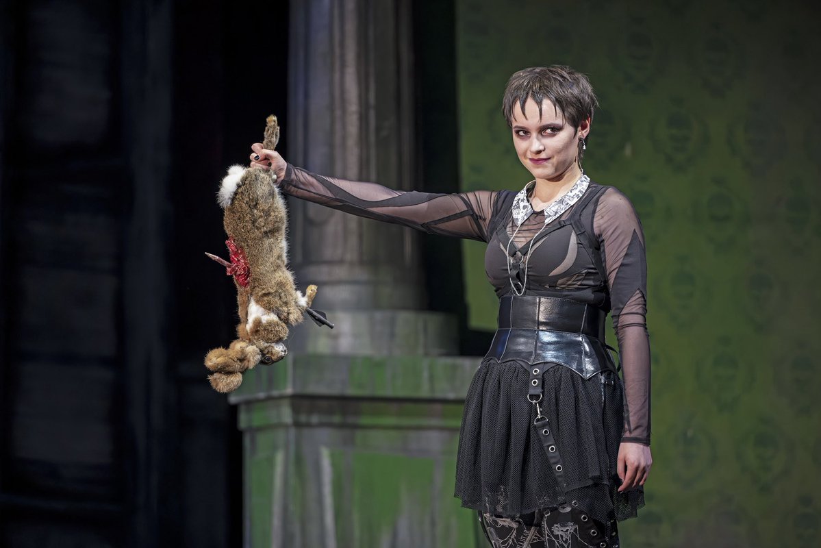 🎭Curtain Call Reviews🎭 (@curtain_callrev) on Twitter photo 🎭FIRST LOOK🎭 - New production images released for <a href="/AddamsFamilyUK/">The Addams Family</a> starring <a href="/alexandramusic/">Alexandra Burke</a> and Ricardo Afonso as Morticia and Gomez Addams
🎟️ theaddamsfamily.co.uk
📸 <a href="/peachyraith/">Pamela Raith</a> 🎭FIRST LOOK🎭 - New production images released for <a href="/AddamsFamilyUK/">The Addams Family</a> starring <a href="/alexandramusic/">Alexandra Burke</a> and Ricardo Afonso as Morticia and Gomez Addams
🎟️ theaddamsfamily.co.uk
📸 <a href="/peachyraith/">Pamela Raith</a>