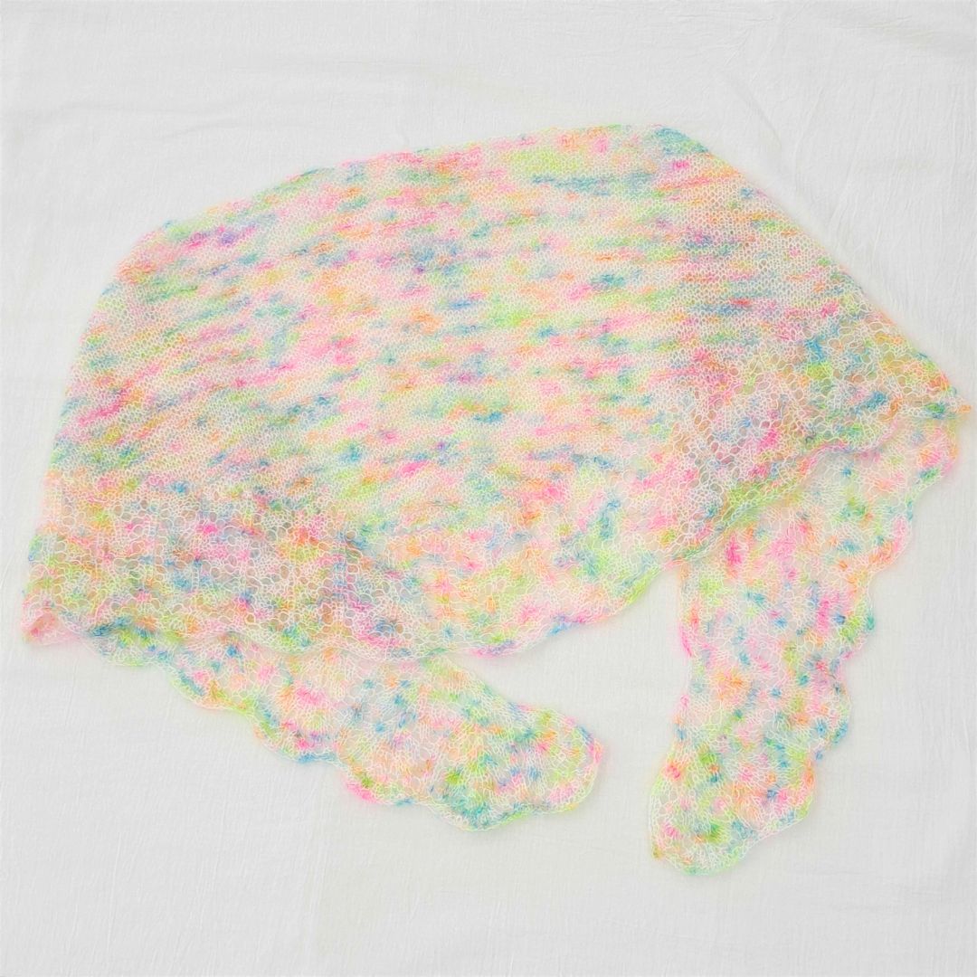 KeitoShop's tweet image. 【残り僅か！】
2023年のイトマ！会場で限定販売をしていたキット、今回も数量限定です。

はやしみゆきさんデザインの透かし模様のショール
『Neo Leaves』と題されたデザインで、ガーター編みと縁に広がる透かし模様の葉っぱがキレイです。
online.keito-shop.com/view/category/…
気になる方はお早めに～