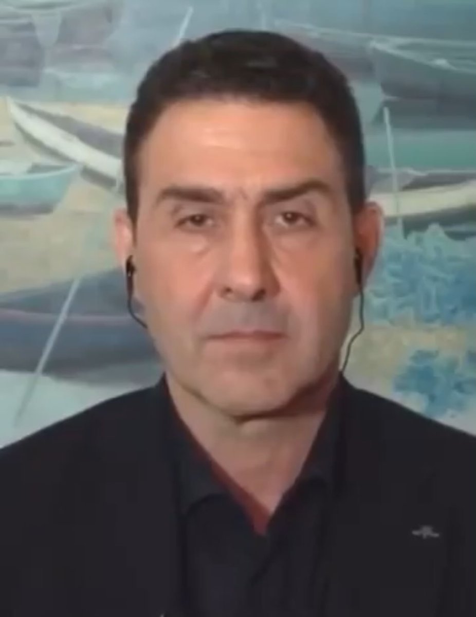 L’unico Generale CONTRARIO ad avere un esercito in grado di difendere al meglio il proprio Paese è CASUALMENTE emerso dal nulla e inserito nel partito che ha accordi con Russia Unita.

#Vannacci