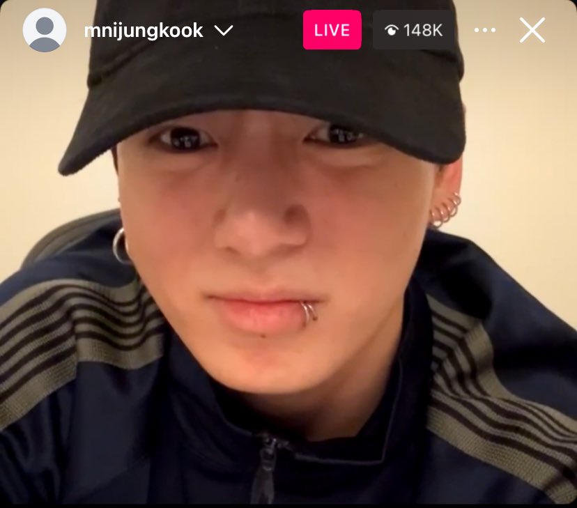 gimbapkuk's tweet photo. HIS REACTION IS HONESTLY ME BC EVERYTHING IS LAGGING https://t.co/Xk3Qss7tld