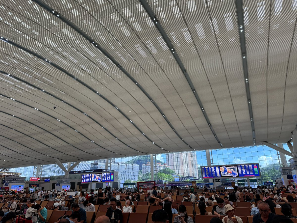 Үнэхээр аймар юм болж🥹 итгэмээргүй, яагаад гэдэг асуултанд хариулт авмаар ч юм шиг… 
Энэ удаад мэдээлэхгүй чимээгүй л байж байя даа бурхан минь. Болдог бол та нарт хэлчих юмсан