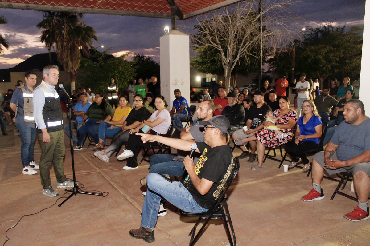DelValleColosio's tweet photo. ☕  Vean nada más, con quienes me eché un cafecito platicador, con vecinas y vecinos de la colonia Puerta del Rey, en #Hermosillo, con quienes conversamos sobre la comunidad y sus necesidades y cómo podemos trabajar juntas y juntos.

Quedamos en regresar y hacer equipo para rescatar sus espacios públicos. Así se vive la #transformación: con cercanía, compromiso y siempre de la mano de la gente. 🤝🏼
#VamosADarle✌️