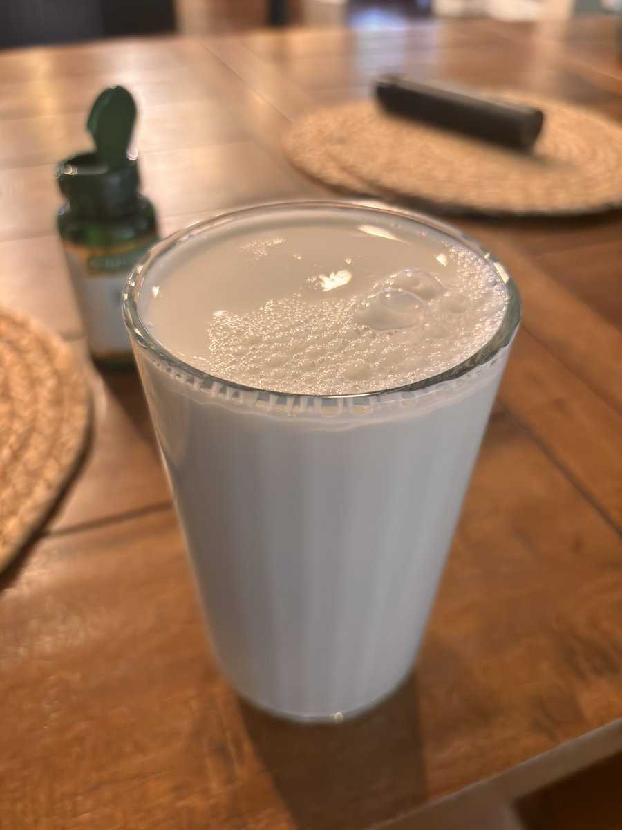 MILKLOVER745's tweet photo. Light day https://t.co/hcfwqPMKfK