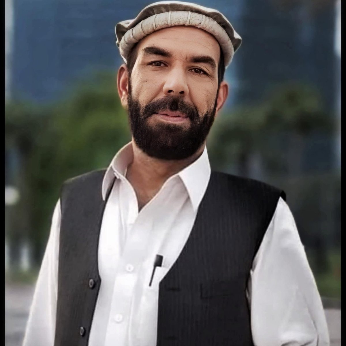 د پښتو ژبې په رښتیا ويلو پيژندل سوی شاعر د لر او بر افغانانو د يووالي ارمانجن ګران ورور مطیع الله تراب صاحب له دې فاني نړۍ سترګې پتې کړې روح يې ښاد او جنتونه يې ځای شه 
دا د پښتو ژبې د پښتون ادب او پښتون وطن لپاره لويه ضايع ده چې تر ډيره به ډکه نه شي