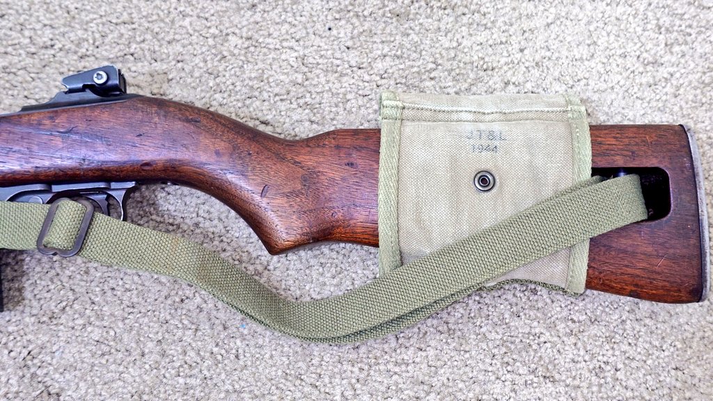 Yuki191145's tweet image. リプロのスリングとマガジンパウチの見た目が新しすぎたので、ちょっと汚してみた
真鍮部品はバーチウッドのスーパーブルーを使って黒ずませたよ
布地は紙ヤスリとスコッチブライトで表面を荒らしてみた
う~ん、多少はM1カービン本体みたいに年代物っぽくなったかな?