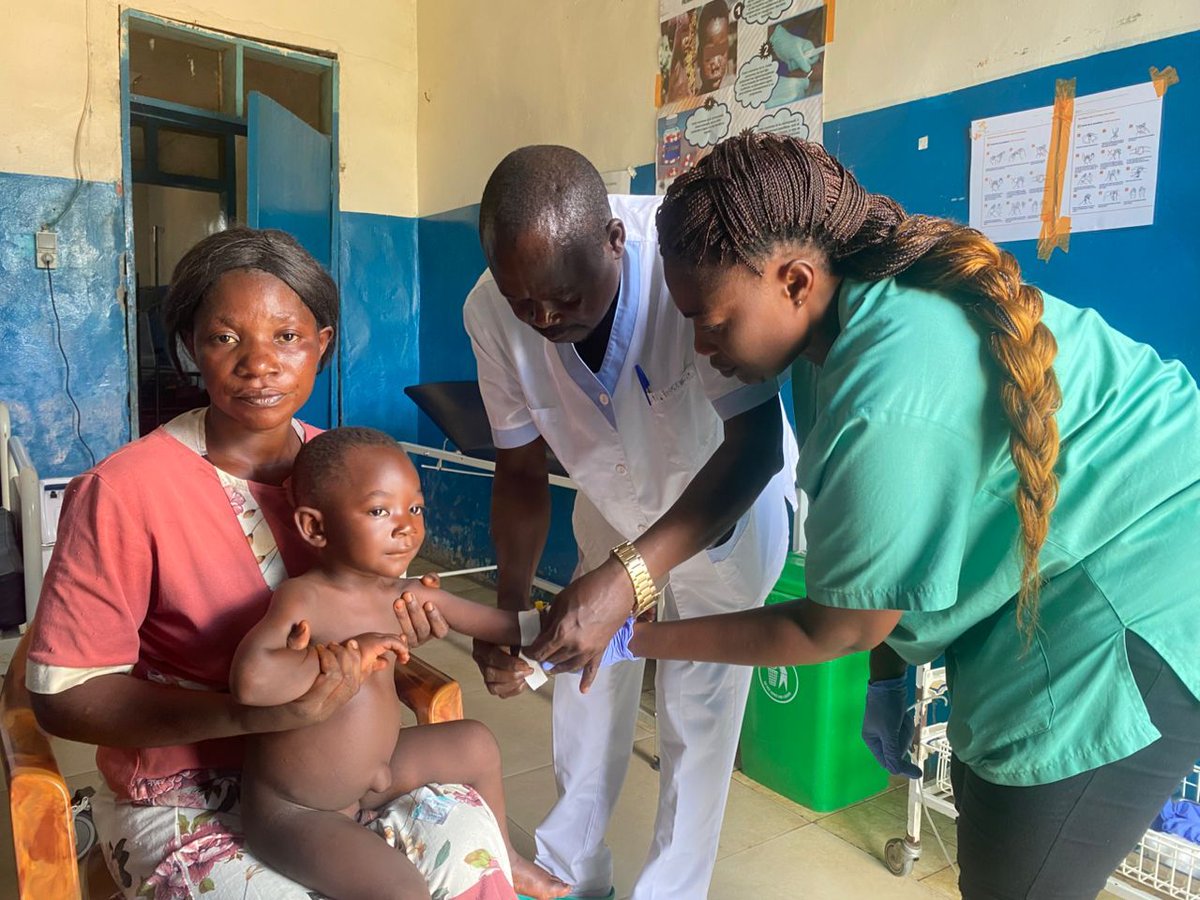 AZV_tweets's tweet image. 🌍 In mei 2025 heeft @AZV_tweets een zending uitgevoerd in Katako Kombe (DRC) om de pediatrische zorg en de laboratoriumdiensten te versterken.
🎯 Doel: opleiden, beter diagnose, sikkelcelanemie bestrijden.
🙏Met de steun van @Enabel_Belgium
🔗 buff.ly/kA9y2yT