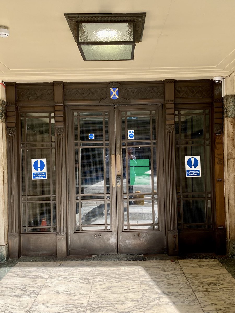 MurphyNiallGLA's tweet image. #MomentsOfBeauty in #Glasgow: The side entrance to the Scottish Legal Life Building on Bothwell Street was open and it’s a mini #ArtDeco classical gem. Check out the bronze details including a highly stylised Law Lord’s wig containing a patriotic saltire and American capitals 🥰!