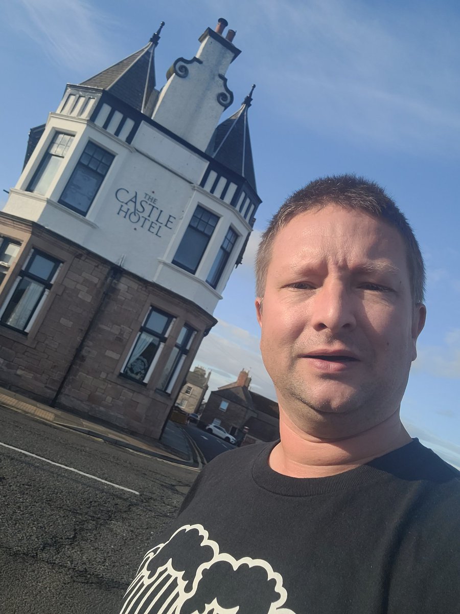 official_danik's tweet image. Good morning from Berwick! Lets cycle to Edinburgh. Gonna leave shortly as another storm is gonna come in!!!

Follow my adventure along the Great North Road at Find Me In The Pub on Facebook!
