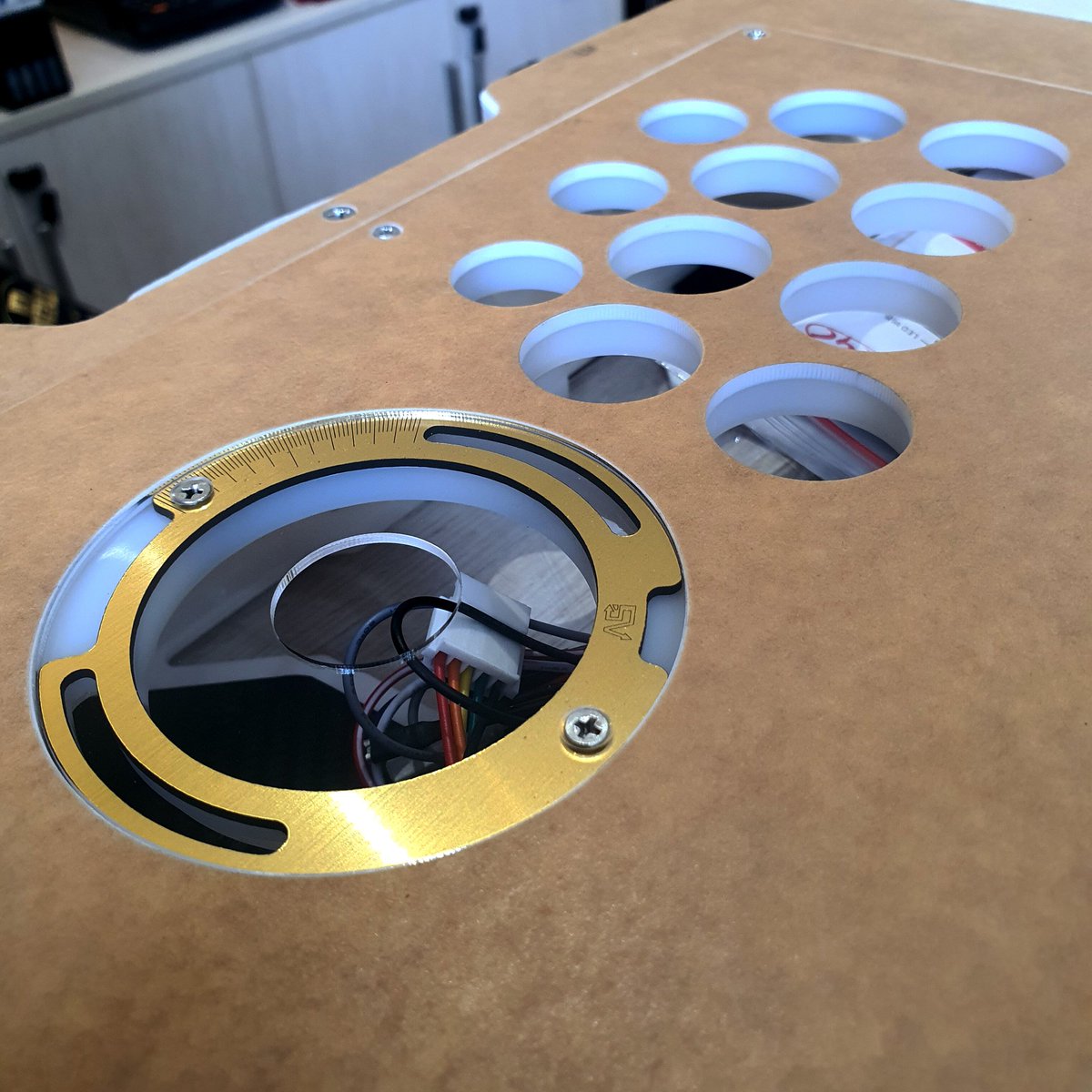 Even if you want to use your own buttons and lever, you still can use our assembly service. We will give labels on the wires which one is which, so later you just plug it to the buttons without any doubt! 👌

° #VM6R LH Layout White Gold
° #FB2040
° CQD Connection