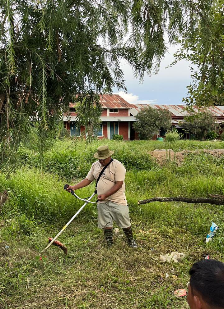 humanaidint's tweet photo. #Manipur was hit by floods. At Ideal Girls Relief Camp, #communities have begun cleaning up on their own, ensuring sanitation, cleanliness and safety for all. https://t.co/sv8ONyGLZa
