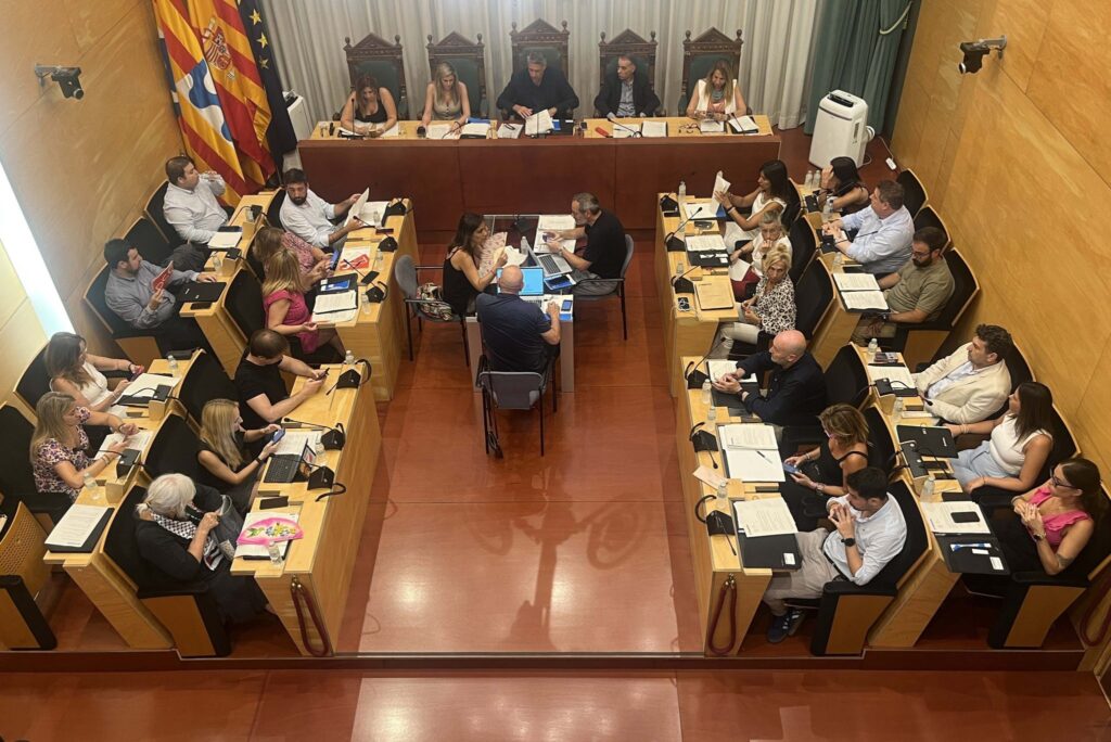 Catalunya Metropolitana (@catalunyamtp) on Twitter photo L’oposició assetja Albiol i l’acusa de generar inseguretat la nit de Sant Joan amb incidents rècord a Badalona
✍️A <a href="/IndependentBDN/">L'Independent de Badalona</a> i <a href="/CatalunyaMTP/">Catalunya Metropolitana</a>
catalunyametropolitana.cat/loposicio-asse… L’oposició assetja Albiol i l’acusa de generar inseguretat la nit de Sant Joan amb incidents rècord a Badalona
✍️A <a href="/IndependentBDN/">L'Independent de Badalona</a> i <a href="/CatalunyaMTP/">Catalunya Metropolitana</a>
catalunyametropolitana.cat/loposicio-asse…