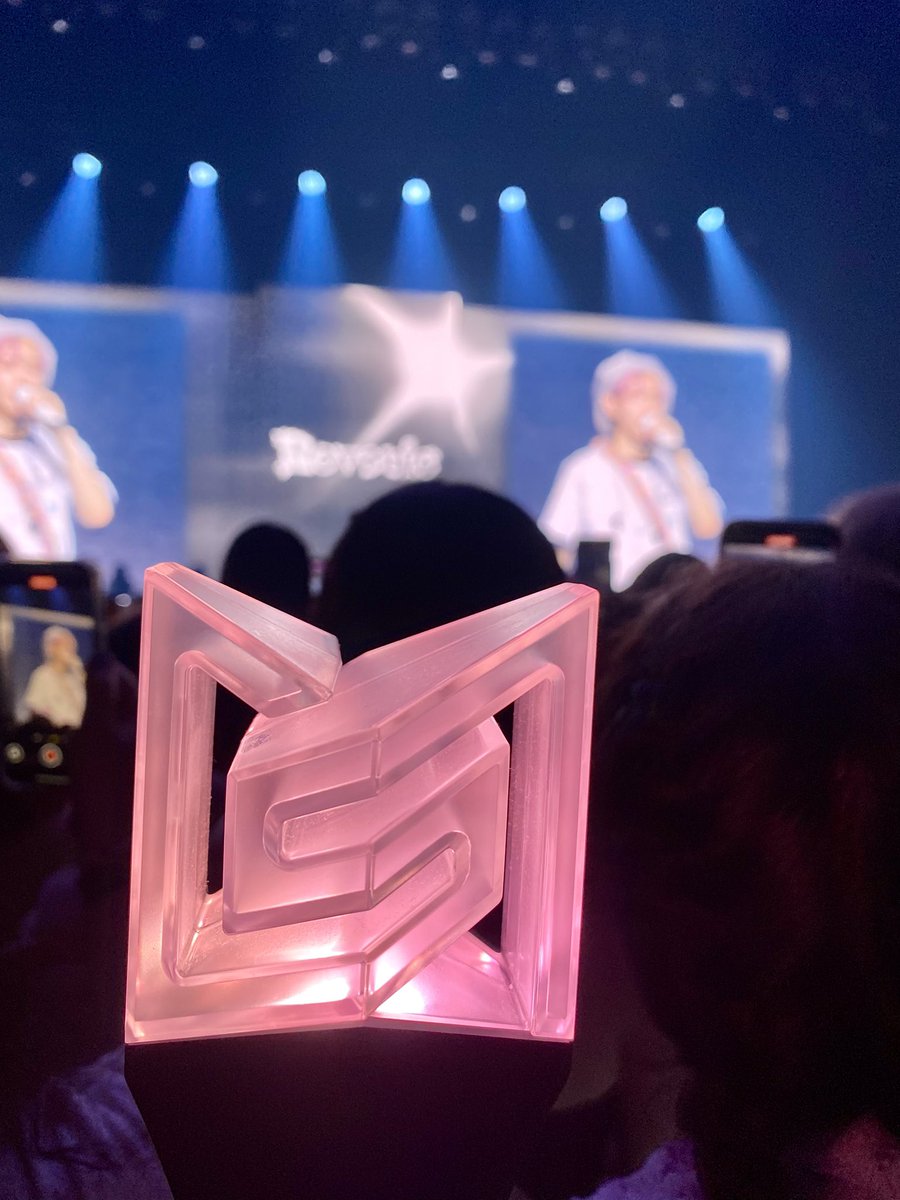 Thank you for this amazing show! 
You are truly a superstar and deserve all the love and recognition! 
I will never forget this evening! It meant the world to me to be able to finally see you perform live!  💕

<a href="/BAEKHYUN_INB100/">BAEKHYUN_official</a> 
#BAEKHYUNinBERLIN  #reverieberlin #baekhyunreverie