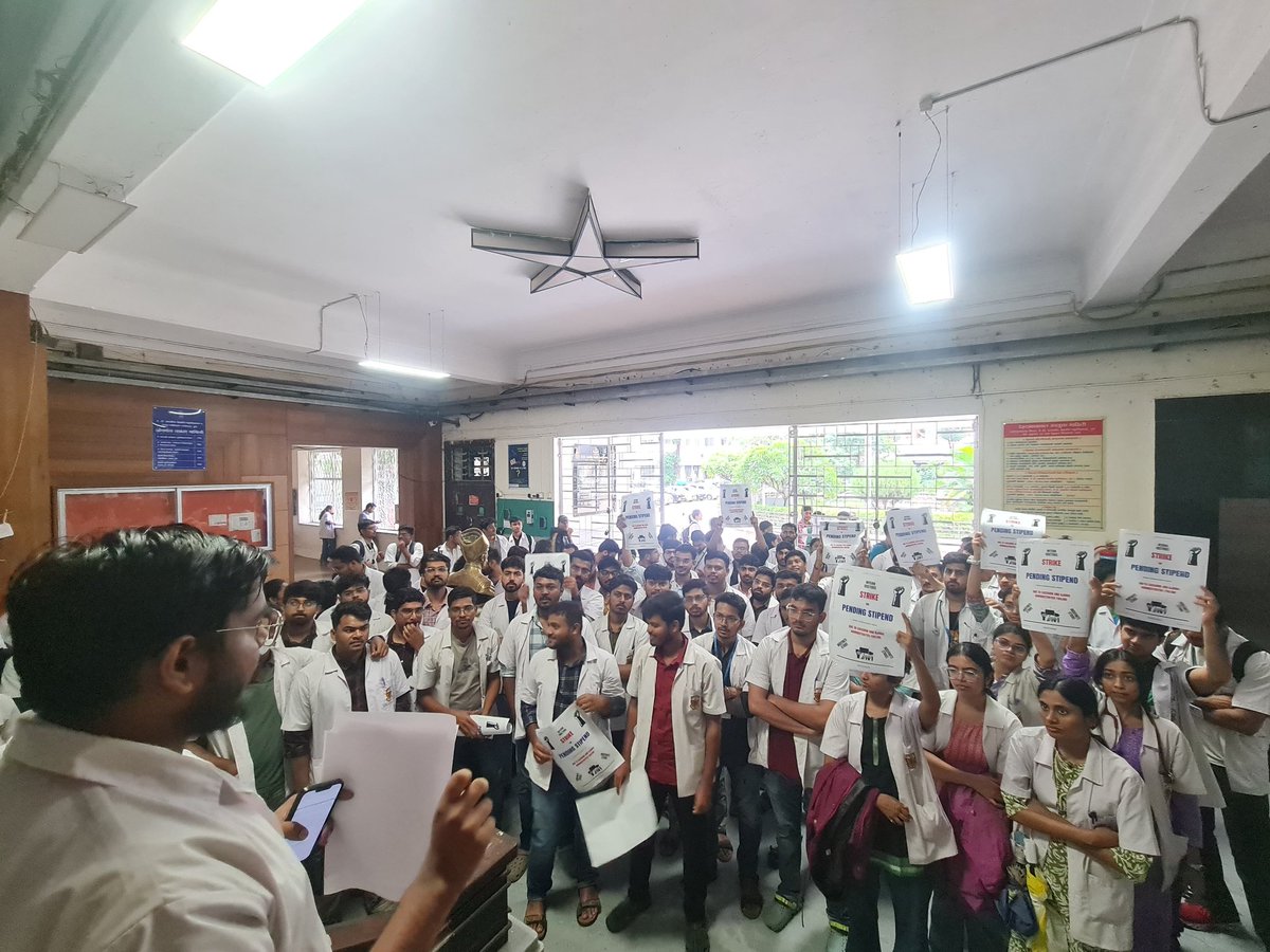 Nileshmahajn101's tweet image. #Doctorsdemand बी जे मेडिकल कॉलेजमध्ये इंटर्नशिप करणाऱ्या डॉक्टरांचा गेले तीन महिने स्टायपंड न दिल्याने प्रशासनाविरुद्ध एएसएमआय संघटनेचे पञ देत वेळेत स्टायपंड देण्याची मागणी #bjmedicalcollege #Pune