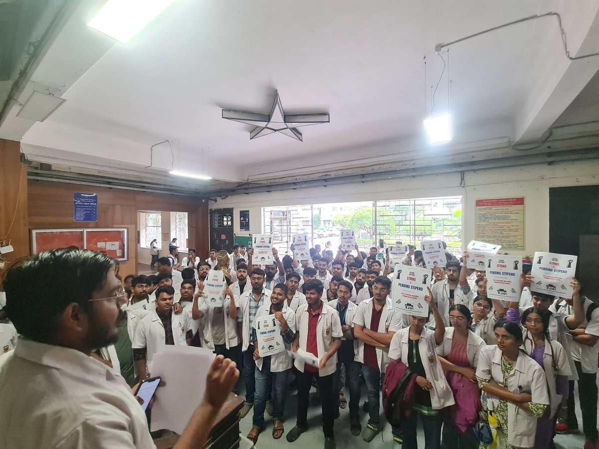 Nileshmahajn101's tweet image. #Doctorsdemand बी जे मेडिकल कॉलेजमध्ये इंटर्नशिप करणाऱ्या डॉक्टरांचा गेले तीन महिने स्टायपंड न दिल्याने प्रशासनाविरुद्ध एएसएमआय संघटनेचे पञ देत वेळेत स्टायपंड देण्याची मागणी #bjmedicalcollege #Pune