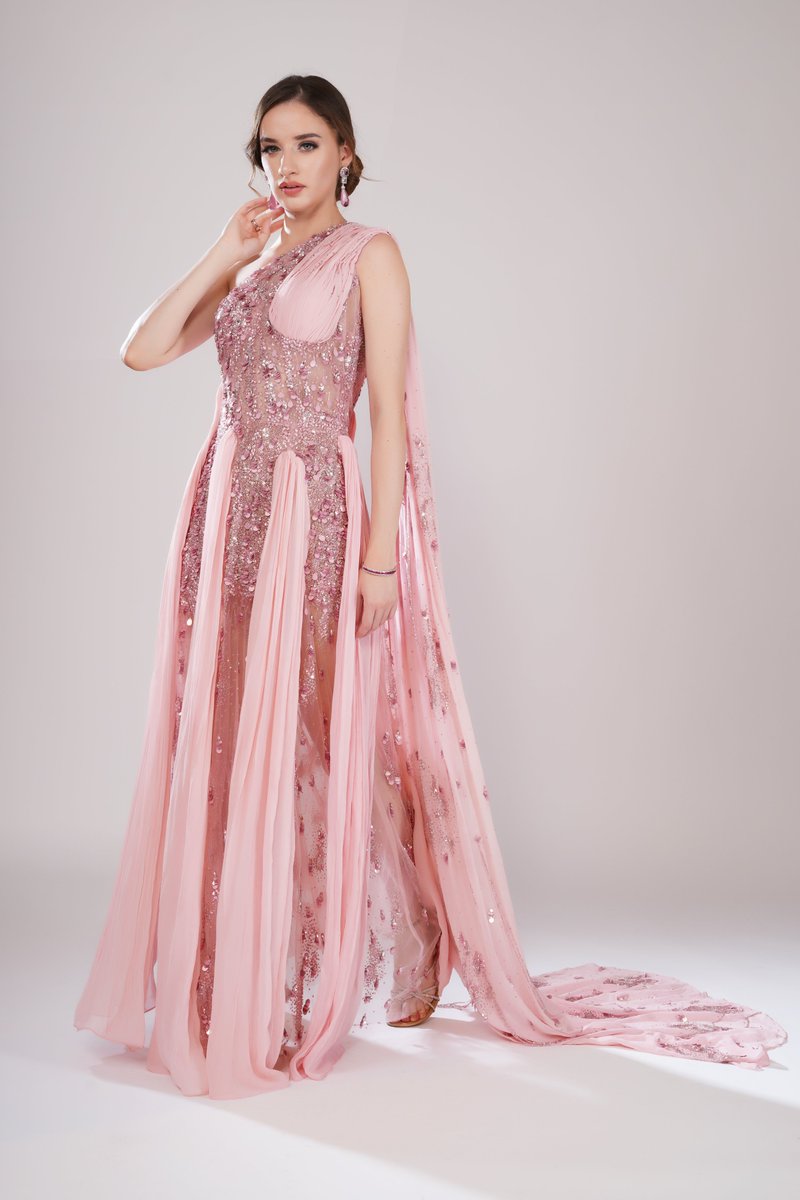 SmitaShrinivas's tweet photo. Always dreamed of that royal moment? Step into our pink beaded gown and feel the magic — sparkle, grace, and all the princess vibes you deserve. Twirl like you own the fairytale. #luxury #womenfashion #fashion #luxurydresses #partywear #couture #bold #boldfashion #women https://t.co/cAU2Bs0dFc